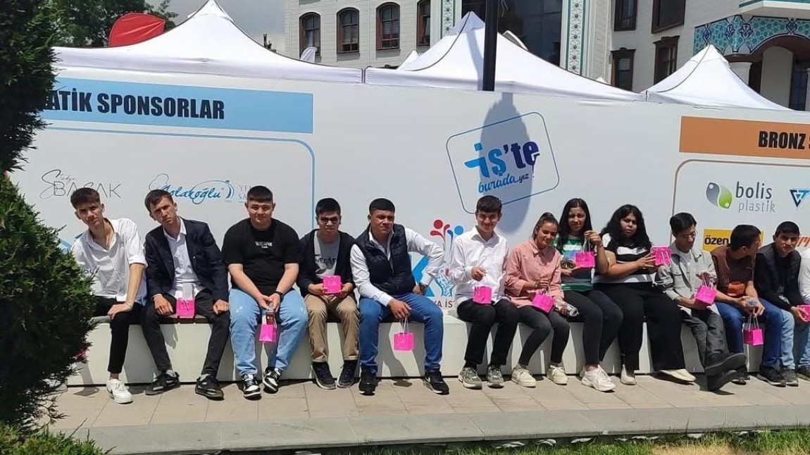 12. Sınıf Öğrencilerimiz Kariyer ve İstihdam Fuarında